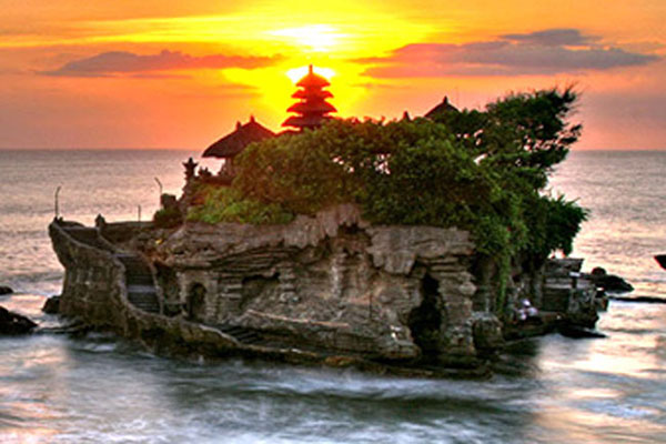 Sunset Tanah Lot Temple with Taman Ayun Temple